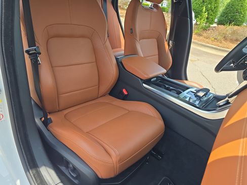 Certified 2024 Jaguar XF R-Dynamic SE RWD image 10