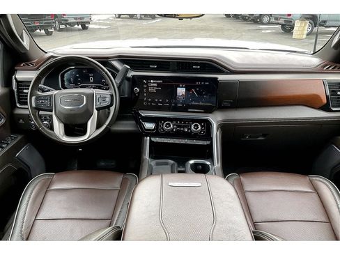 Used 2024 GMC Sierra 3500 Denali w/ Technology Package AWD/4WD image 17