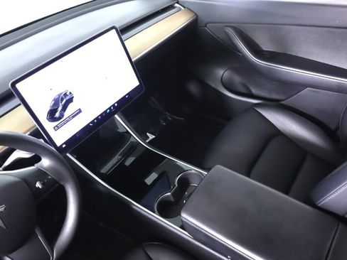 Used 2021 Tesla Model Y Long Range AWD/4WD image 30