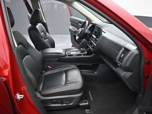 Used 2023 Nissan Pathfinder SL AWD/4WD image 34