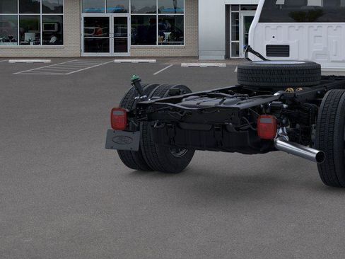 New 2025 Ford F550 2WD Regular Cab Super Duty image 7