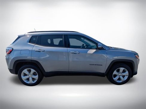 Used 2021 Jeep Compass Latitude image 2