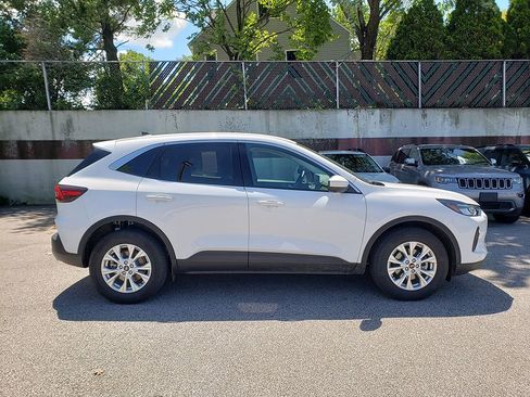 Used 2023 Ford Escape Active w/ Tech Pack #2 AWD/4WD image 3