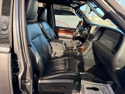 Used 2015 Lincoln Navigator Sport Utility 4D image 25
