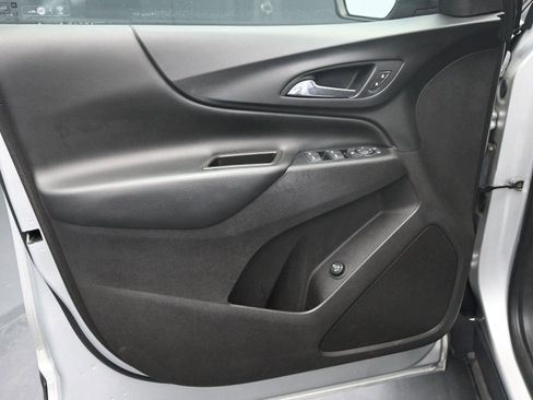 Used 2018 Chevrolet Equinox LT image 19