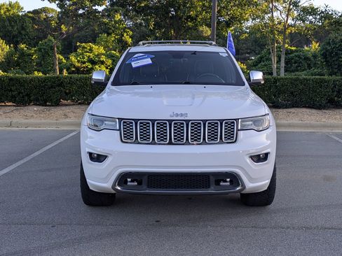 Used 2017 Jeep Grand Cherokee Overland AWD/4WD image 9