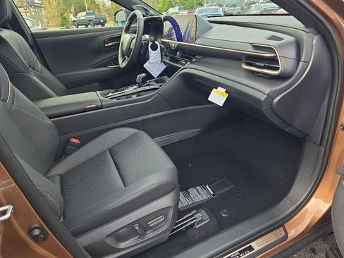 New 2026 Toyota Crown Platinum image 16