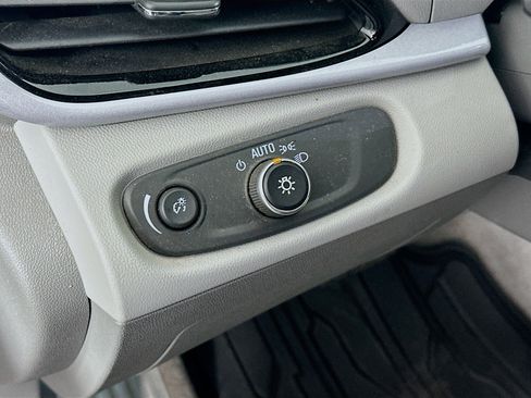 Used 2018 Chevrolet Volt LT w/ Comfort Package FWD image 16