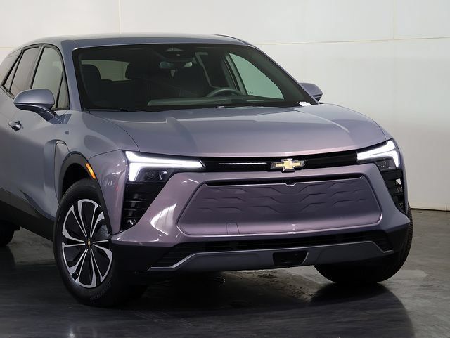 Used 2025 Chevrolet Blazer EV LT FWD image 6