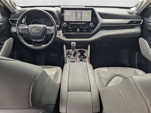 Used 2020 Toyota Highlander Platinum FWD image 17