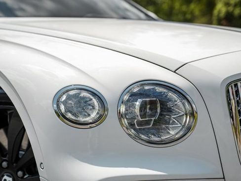 Used 2022 Bentley Flying Spur V8 AWD/4WD image 8