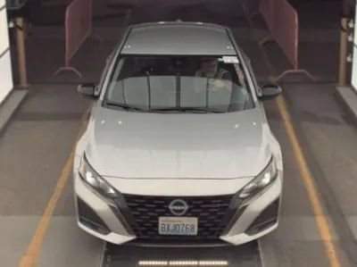 Used 2025 Nissan Altima 2.5 SR FWD image 7