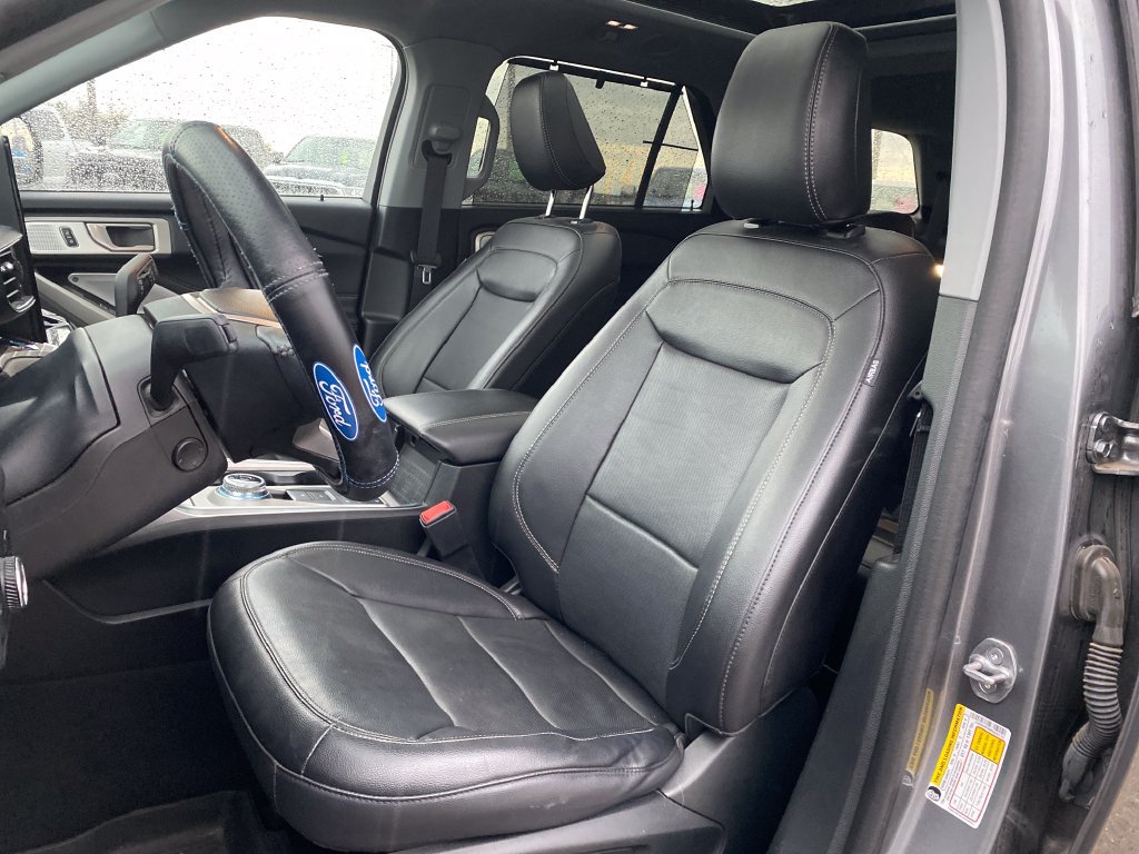 Used 2023 Ford Explorer Limited w/ Limited Technology Package AWD/4WD image 11