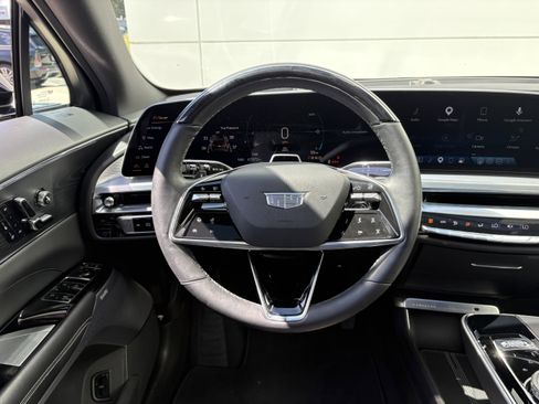 Used 2024 Cadillac Lyriq Luxury AWD/4WD image 18