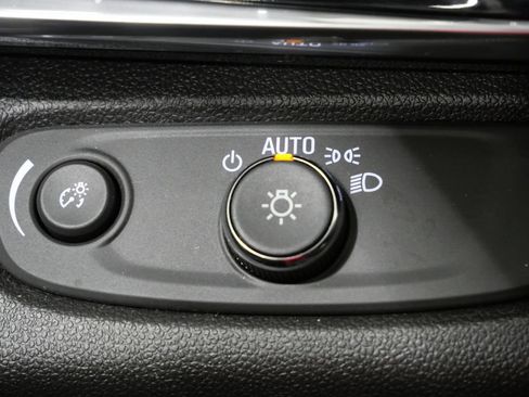 Used 2024 Buick Envista Sport Touring w/ Convenience I Package FWD image 14