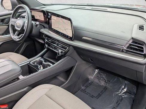 Used 2025 Chevrolet Traverse LT image 26