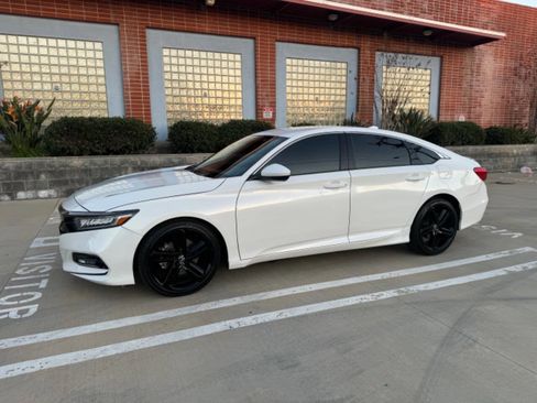 Used 2020 Honda Accord Sport image 2