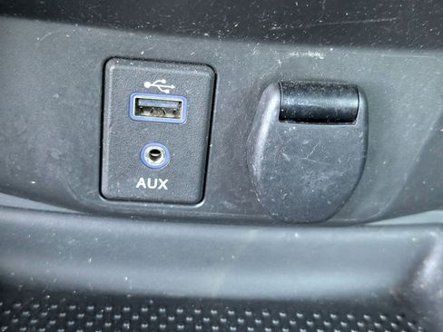 Used 2017 Nissan Rogue S image 18