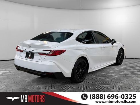 Used 2025 Toyota Camry LE image 3