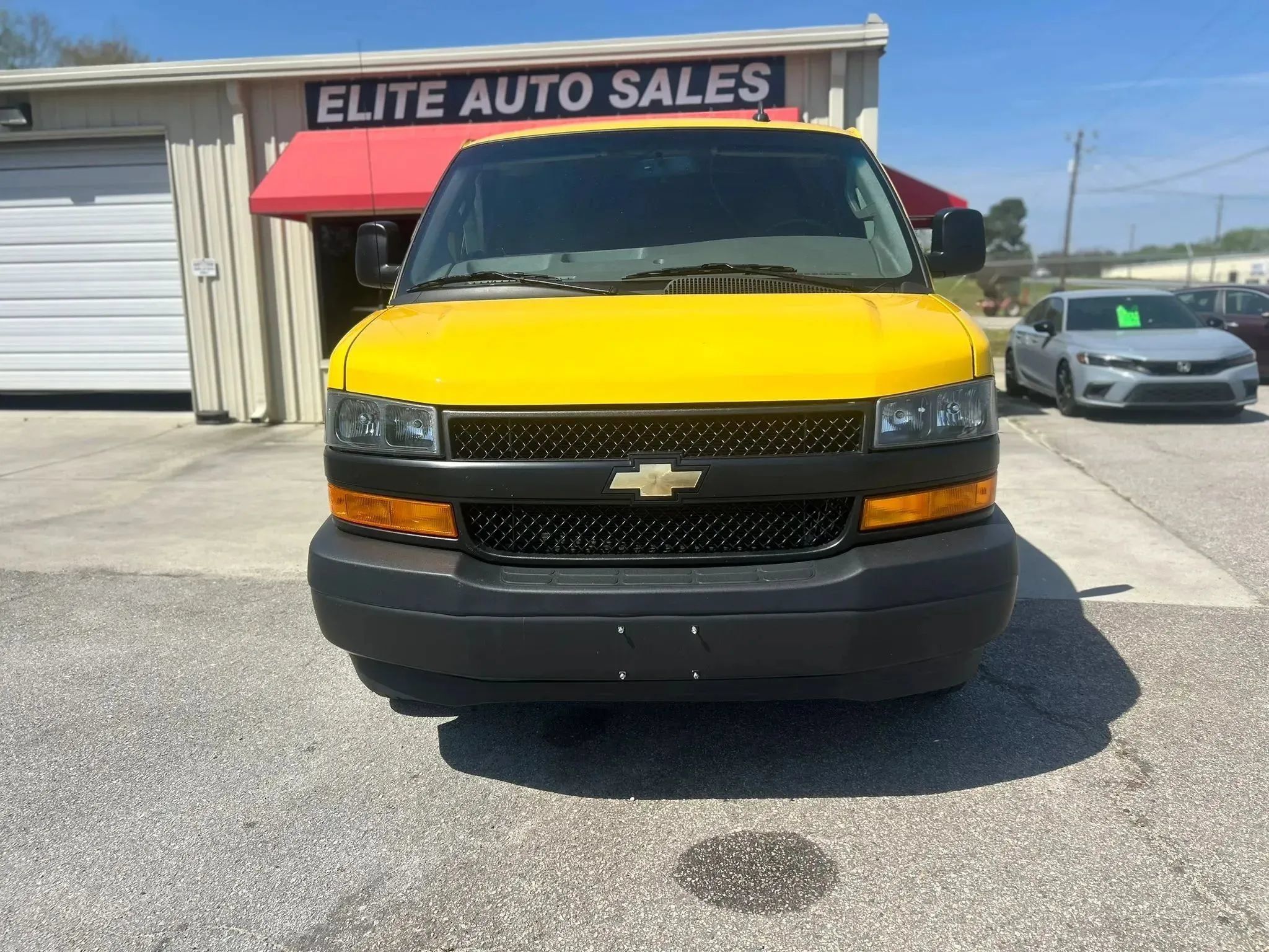Used 2023 Chevrolet Express 2500 RWD image 4