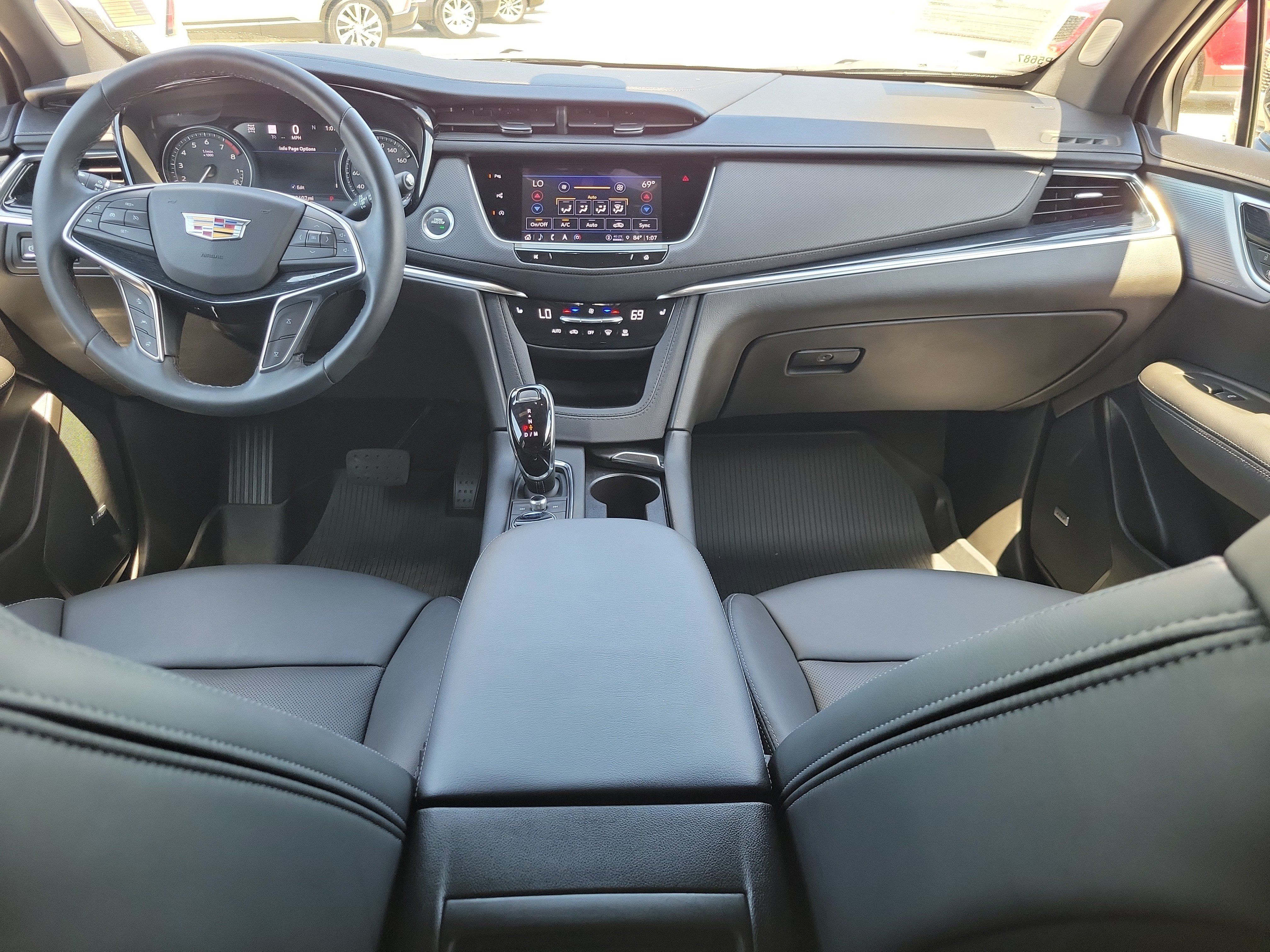 Certified 2025 Cadillac XT5 Premium Luxury w/ Technology Package AWD/4WD image 12