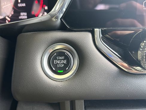 Used 2024 GMC Canyon Elevation RWD image 18