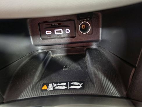 Used 2021 Chevrolet Equinox Premier w/ LPO, Floor Liner Package AWD/4WD image 42