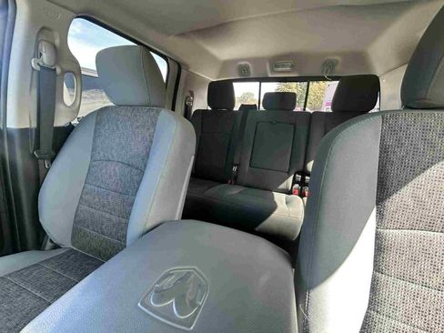 Used 2018 RAM 2500 SLT w/ Luxury Group image 25