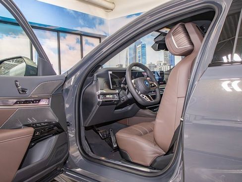 Used 2026 BMW 750e xDrive w/ Executive Package image 13