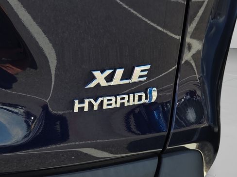 Certified 2022 Toyota RAV4 XLE AWD/4WD image 5
