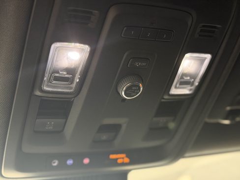 Used 2023 Chevrolet Suburban Z71 AWD/4WD image 58