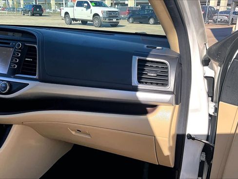 Used 2018 Toyota Highlander Plus image 16