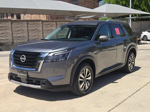Certified 2025 Nissan Pathfinder SL AWD/4WD image 7
