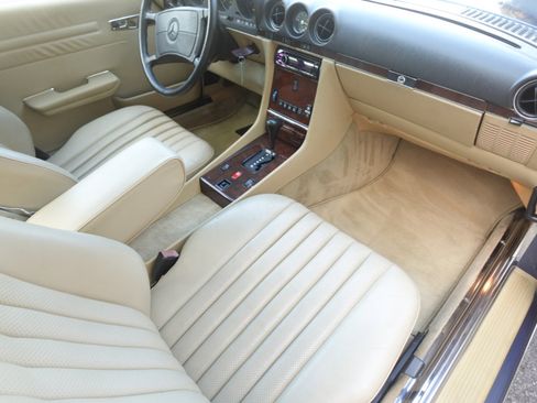 Used 1989 Mercedes-Benz 560 SL image 8