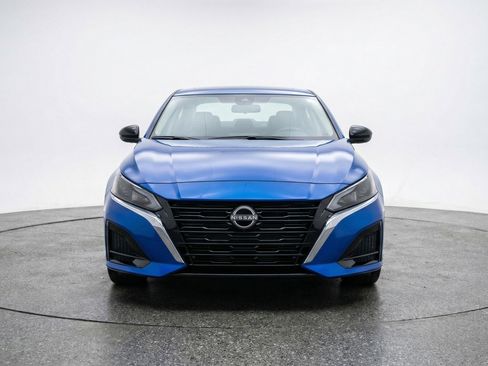 Used 2025 Nissan Altima 2.5 SV image 2