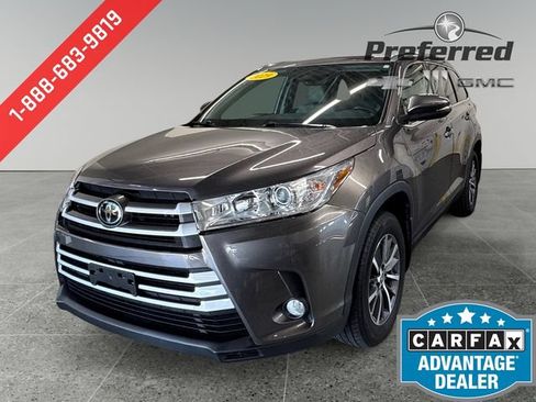 Used 2019 Toyota Highlander XLE AWD/4WD image 11