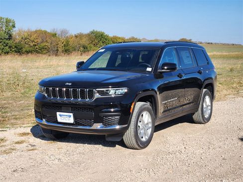 New 2025 Jeep Grand Cherokee L Laredo image 2