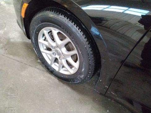 Used 2024 Chrysler Pacifica Touring-L image 20