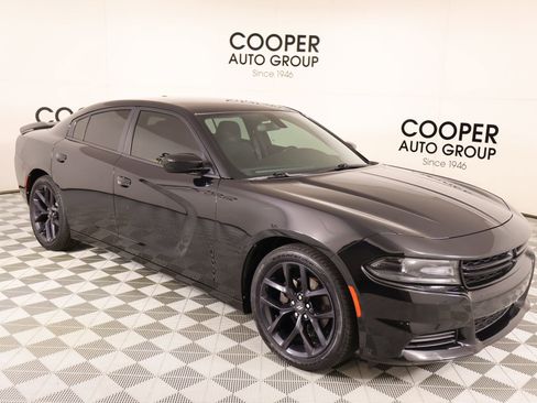 Used 2020 Dodge Charger SXT w/ Blacktop Package RWD image 1