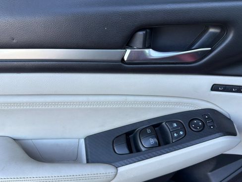 Used 2019 Nissan Altima 2.5 Platinum FWD image 10