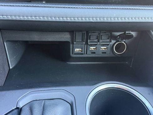 Used 2021 Toyota Highlander XLE image 19