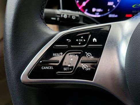 Used 2025 Mercedes-Benz GLC 350e 4MATIC image 61