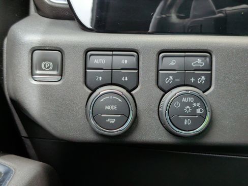 Used 2022 Chevrolet Silverado 1500 LT Trail Boss w/ LT Trail Boss Premium Package image 27