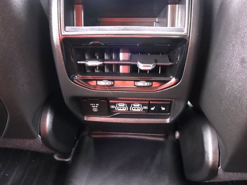Used 2025 Jeep Grand Cherokee Limited w/ Luxury Tech Group II RWD image 43
