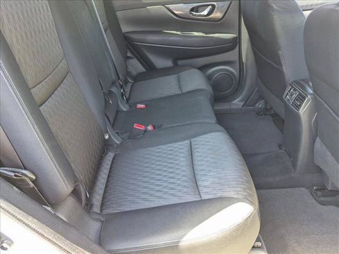Used 2020 Nissan Rogue SV FWD image 18