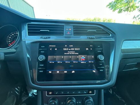 Used 2020 Volkswagen Tiguan SE w/ Panoramic Sunroof Package AWD/4WD image 21