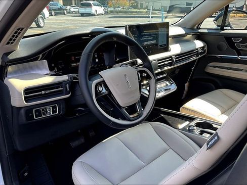 New 2026 Lincoln Corsair Premiere image 6