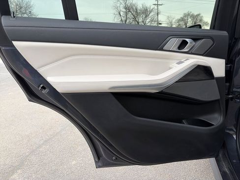 Used 2020 BMW X7 xDrive40i w/ M Sport Package image 15