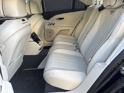 Used 2023 Bentley Flying Spur V8 image 26