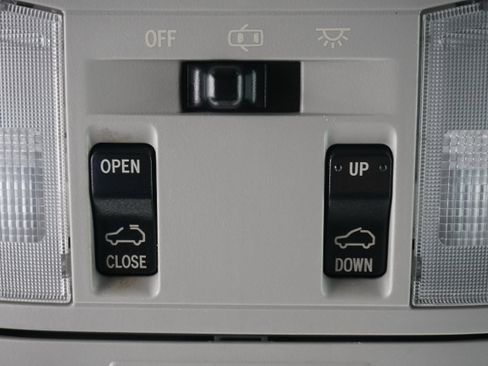 Used 2018 Toyota RAV4 XLE FWD image 22
